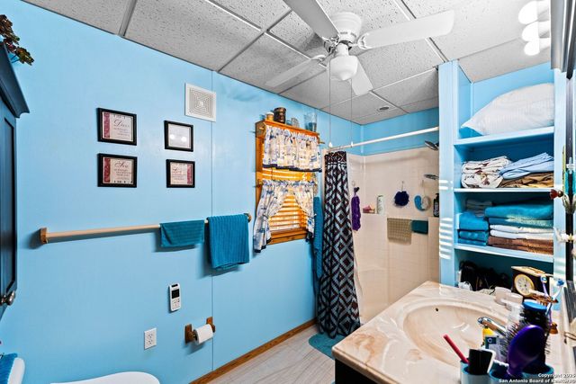 256 county road 5716, Natalia, TX 78059