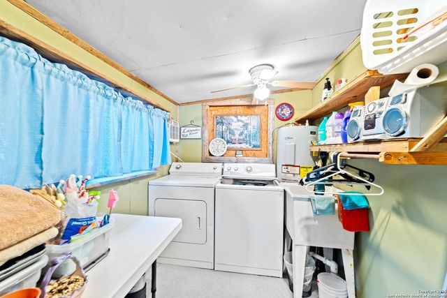 256 county road 5716, Natalia, TX 78059