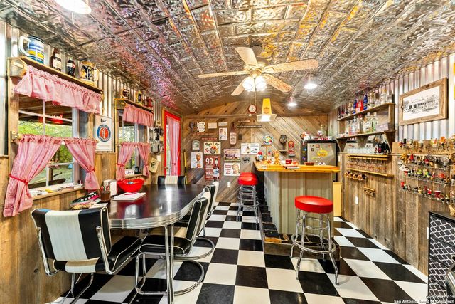 256 county road 5716, Natalia, TX 78059