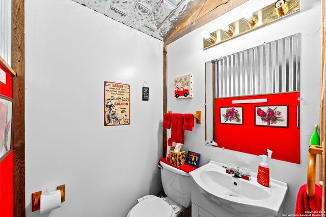 256 county road 5716, Natalia, TX 78059