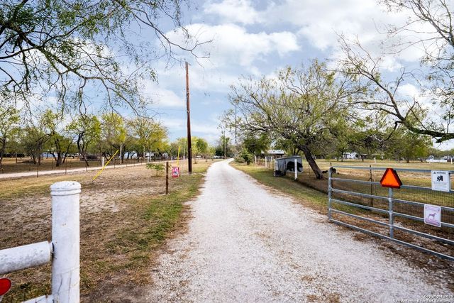 256 county road 5716, Natalia, TX 78059