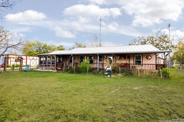 256 county road 5716, Natalia, TX 78059