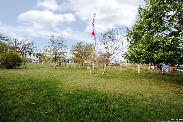 256 county road 5716, Natalia, TX 78059