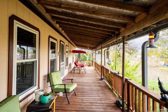 256 county road 5716, Natalia, TX 78059