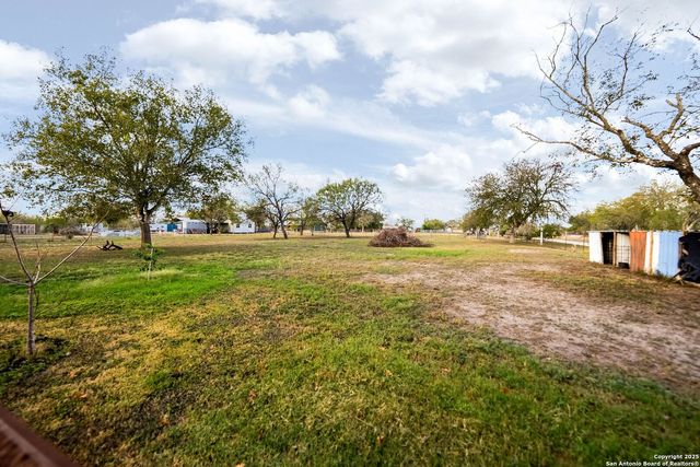 256 county road 5716, Natalia, TX 78059