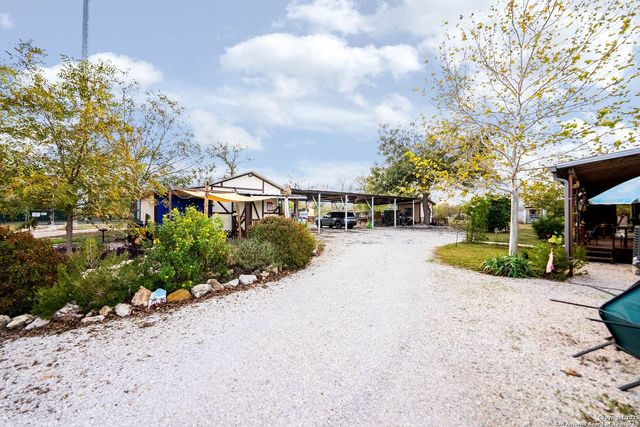 256 county road 5716, Natalia, TX 78059