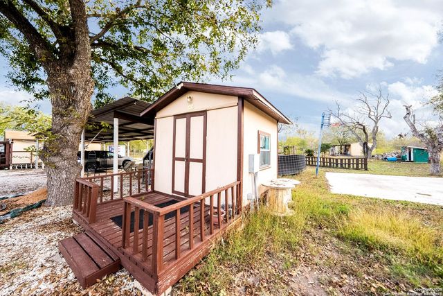 256 county road 5716, Natalia, TX 78059