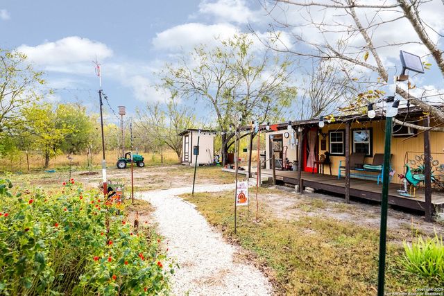 256 county road 5716, Natalia, TX 78059