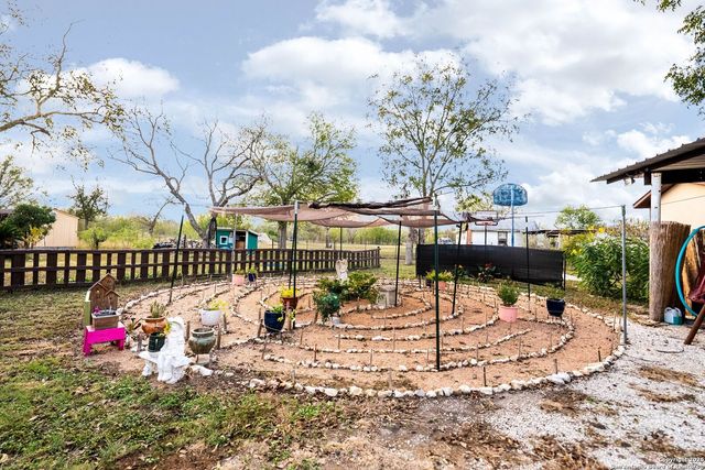 256 county road 5716, Natalia, TX 78059