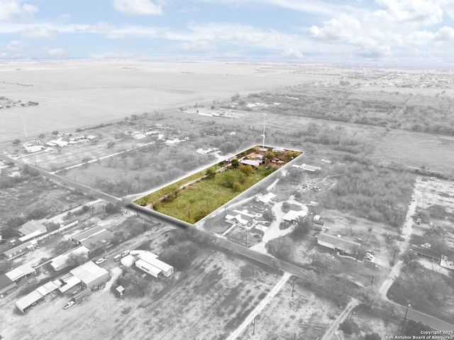 256 county road 5716, Natalia, TX 78059