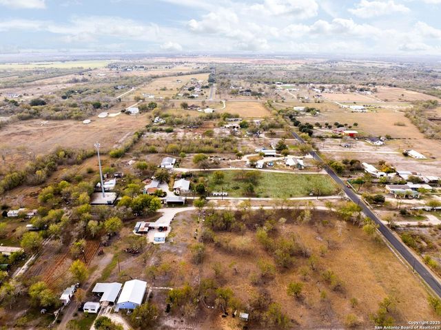 256 county road 5716, Natalia, TX 78059
