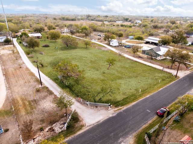 256 county road 5716, Natalia, TX 78059