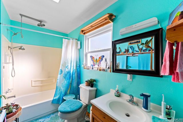 256 county road 5716, Natalia, TX 78059