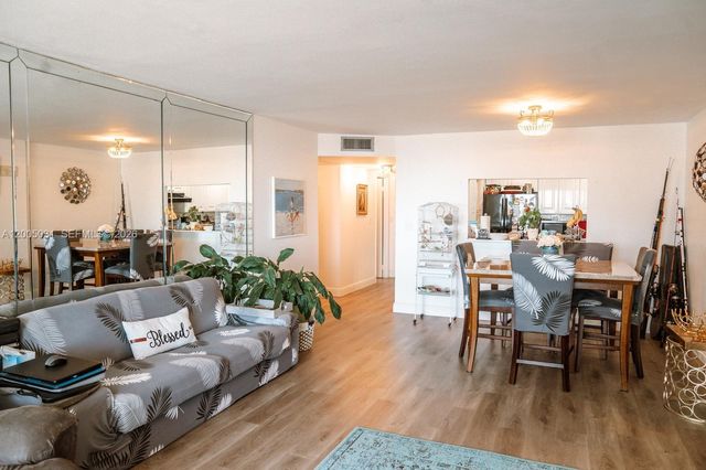 2780 NE 183rd St 2108, Aventura, FL 33160