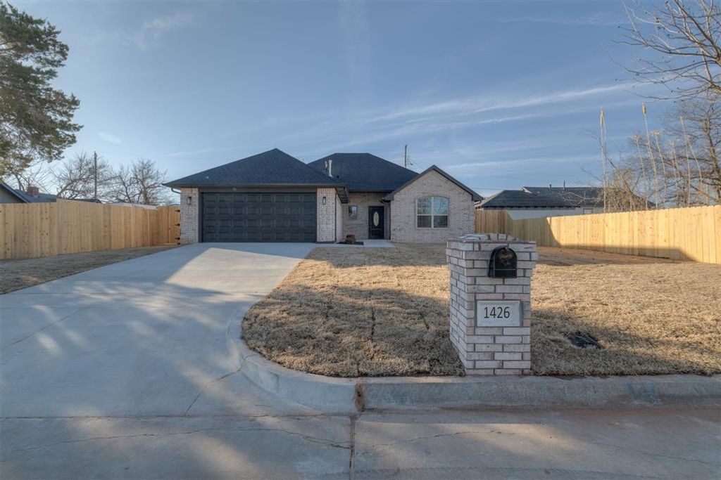 Image 2 of property listing at 1426 Monticello Court, Oklahoma City, OK 73111