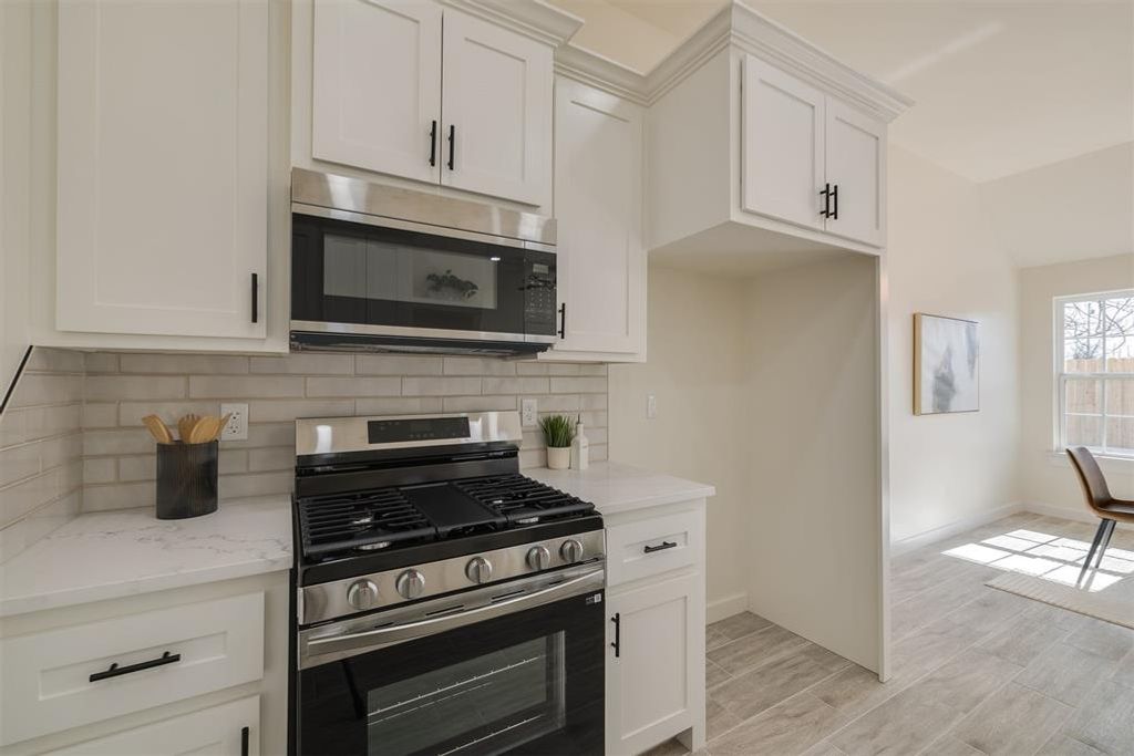 Image 12 of property listing at 1426 Monticello Court, Oklahoma City, OK 73111