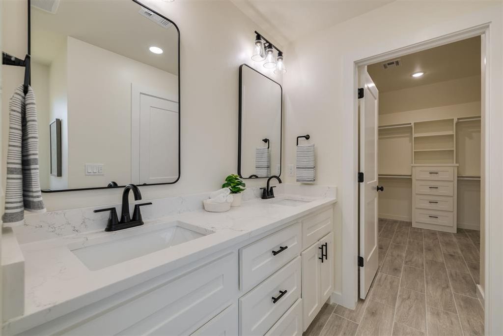 Image 19 of property listing at 1426 Monticello Court, Oklahoma City, OK 73111
