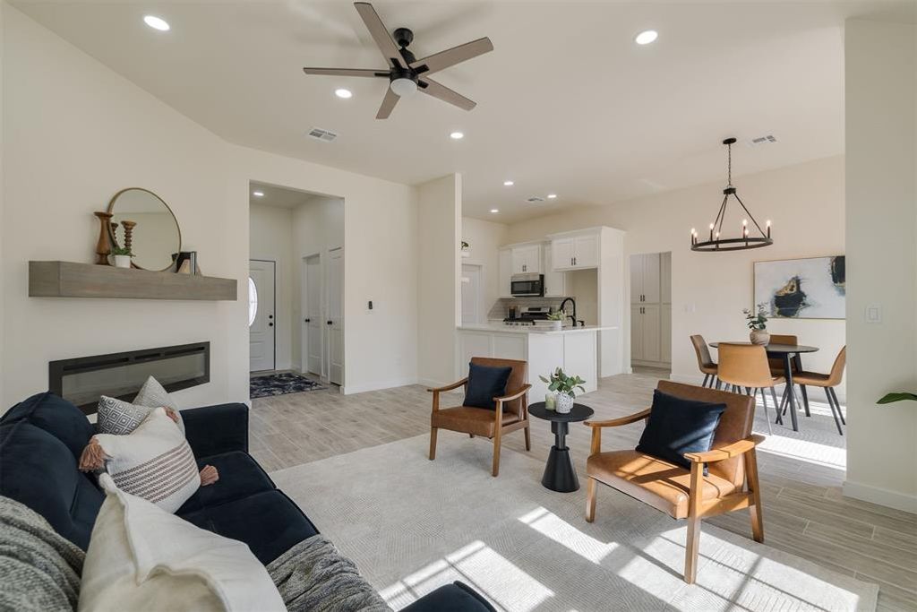 Image 6 of property listing at 1426 Monticello Court, Oklahoma City, OK 73111