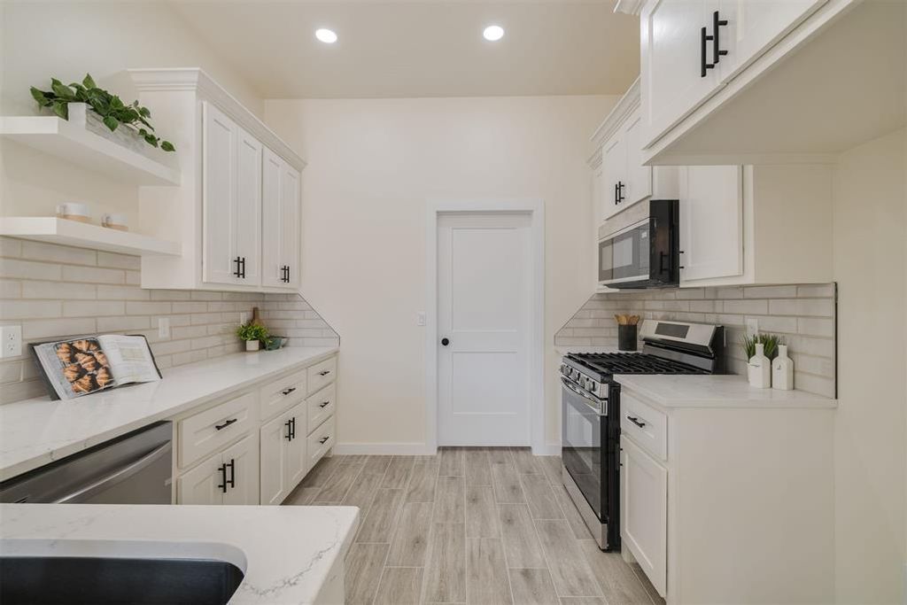 Image 9 of property listing at 1426 Monticello Court, Oklahoma City, OK 73111