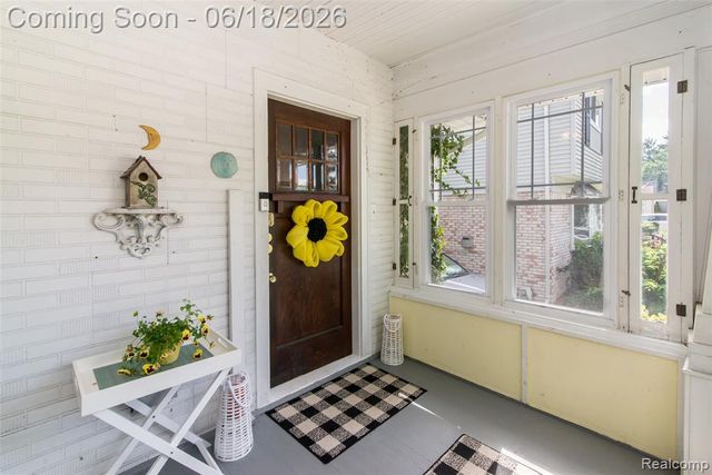 140 E Lawrence Avenue, Royal Oak, MI 48073