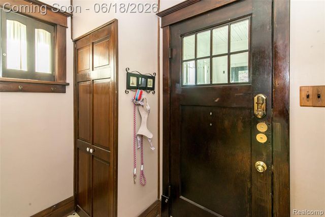 140 E Lawrence Avenue, Royal Oak, MI 48073