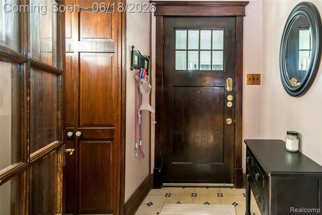 140 E Lawrence Avenue, Royal Oak, MI 48073