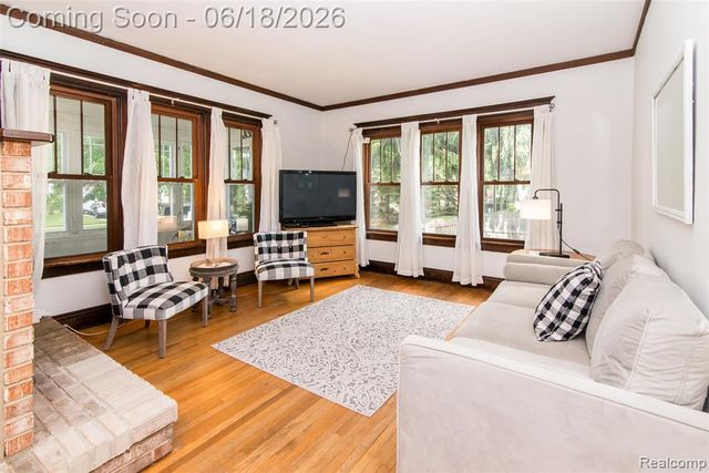 140 E Lawrence Avenue, Royal Oak, MI 48073