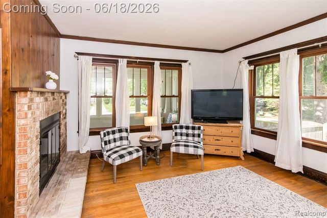 140 E Lawrence Avenue, Royal Oak, MI 48073
