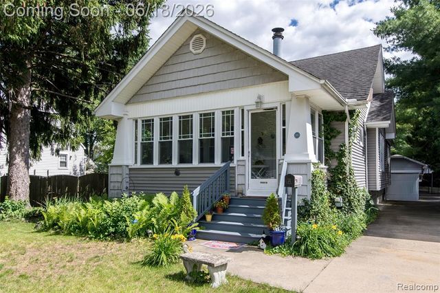140 E Lawrence Avenue, Royal Oak, MI 48073