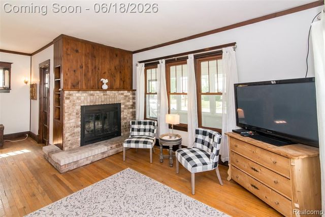 140 E Lawrence Avenue, Royal Oak, MI 48073