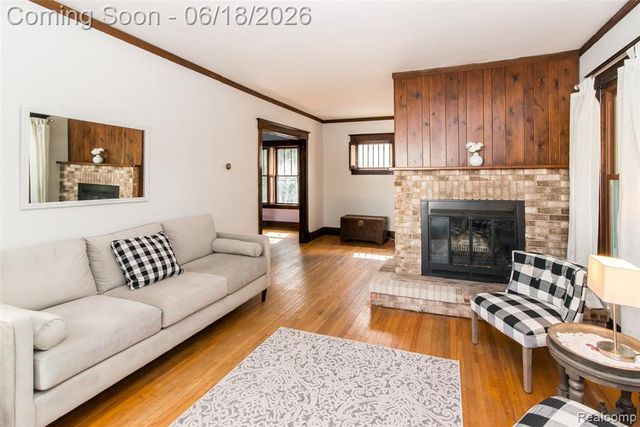 140 E Lawrence Avenue, Royal Oak, MI 48073