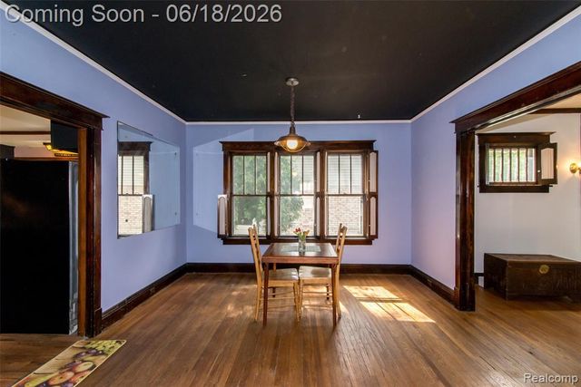 140 E Lawrence Avenue, Royal Oak, MI 48073