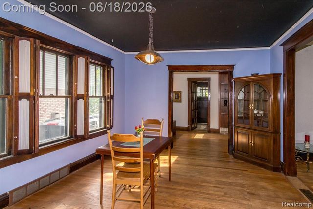 140 E Lawrence Avenue, Royal Oak, MI 48073