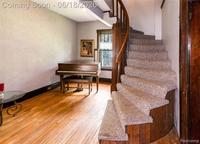 140 E Lawrence Avenue, Royal Oak, MI 48073