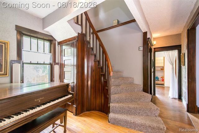 140 E Lawrence Avenue, Royal Oak, MI 48073