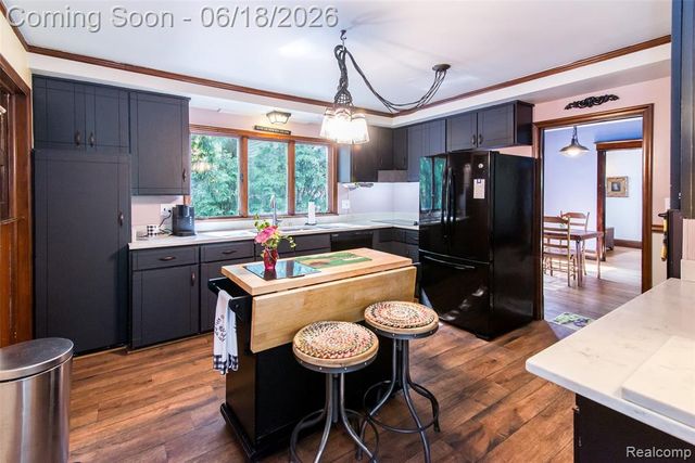 140 E Lawrence Avenue, Royal Oak, MI 48073