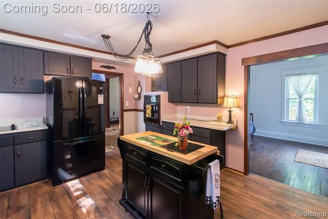 140 E Lawrence Avenue, Royal Oak, MI 48073