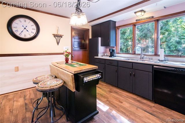 140 E Lawrence Avenue, Royal Oak, MI 48073
