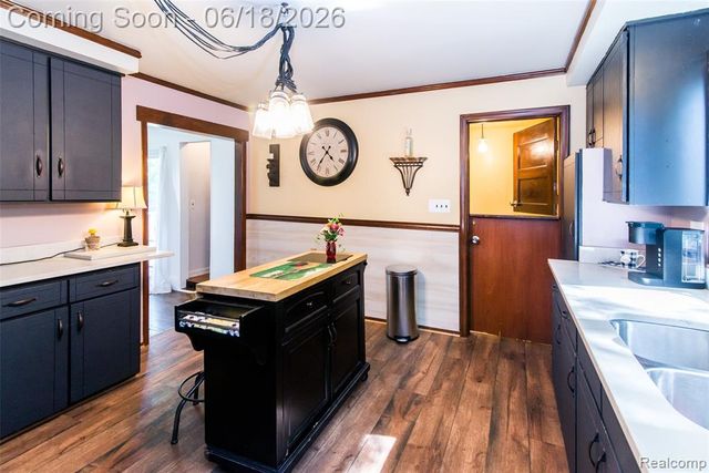140 E Lawrence Avenue, Royal Oak, MI 48073
