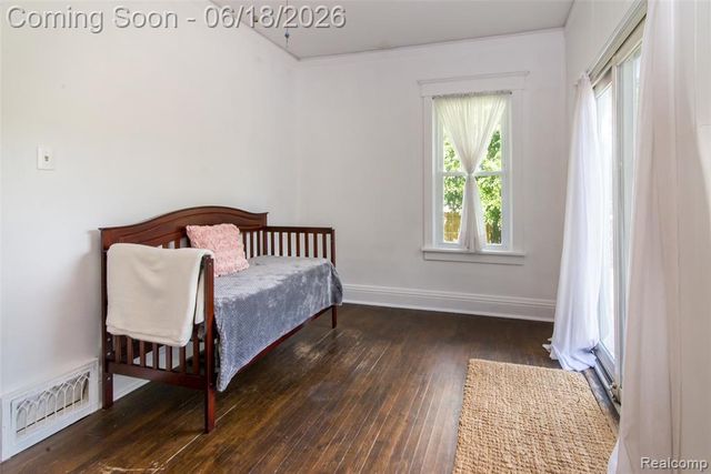 140 E Lawrence Avenue, Royal Oak, MI 48073
