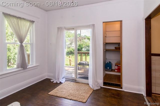 140 E Lawrence Avenue, Royal Oak, MI 48073