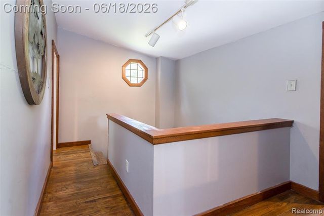 140 E Lawrence Avenue, Royal Oak, MI 48073