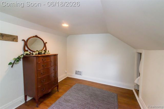 140 E Lawrence Avenue, Royal Oak, MI 48073
