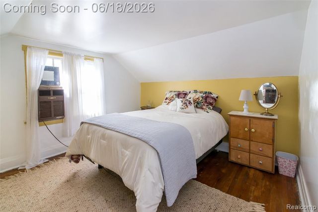 140 E Lawrence Avenue, Royal Oak, MI 48073