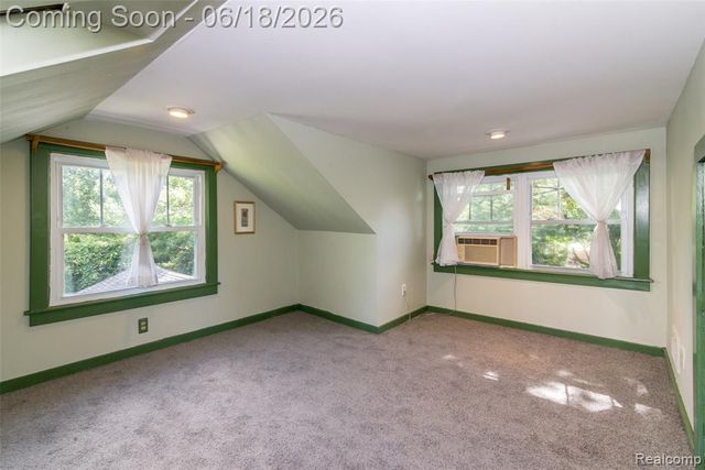 140 E Lawrence Avenue, Royal Oak, MI 48073