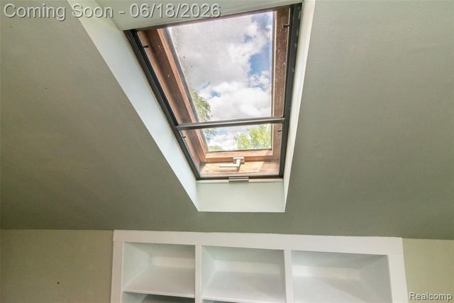 140 E Lawrence Avenue, Royal Oak, MI 48073