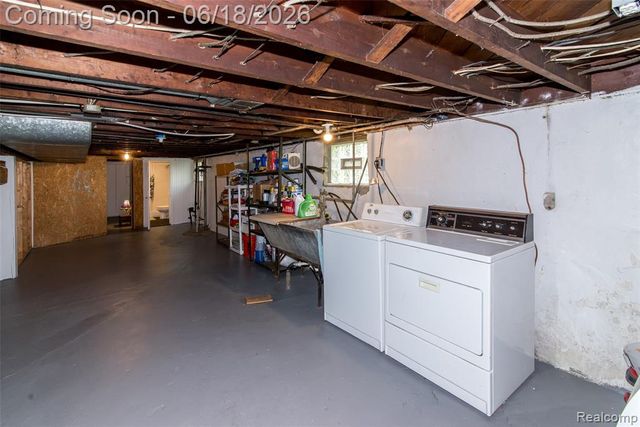 140 E Lawrence Avenue, Royal Oak, MI 48073