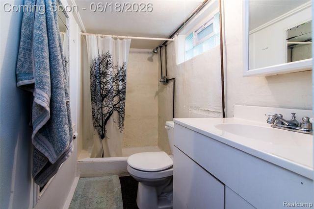 140 E Lawrence Avenue, Royal Oak, MI 48073