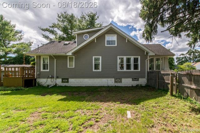 140 E Lawrence Avenue, Royal Oak, MI 48073