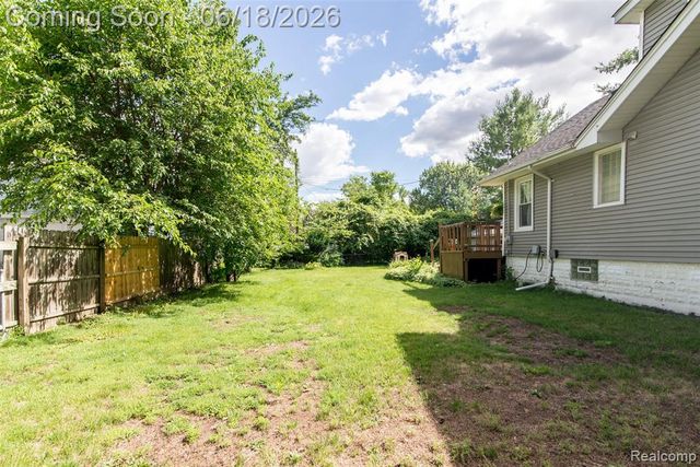 140 E Lawrence Avenue, Royal Oak, MI 48073